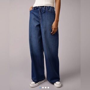 ANERICAN EAGLE Woman’s Strigid Ultra Wide Leg Jeans Size 2